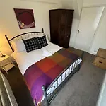 6 Bed House - 12 Minutes To City Centre