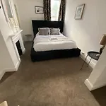 6 Bed House - 12 Minutes To City Centre