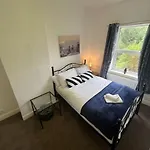 6 Bed House - 12 Minutes To City Centre