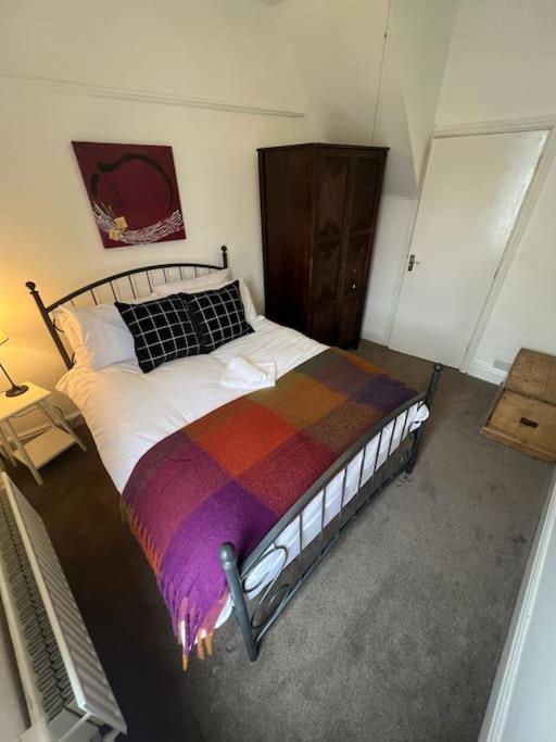 6 Bed House - 12 Minutes To Centre Holiday home