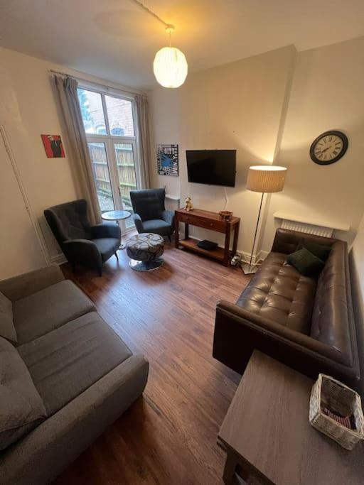 Holiday home 6 Bed House - 12 Minutes To Centre *