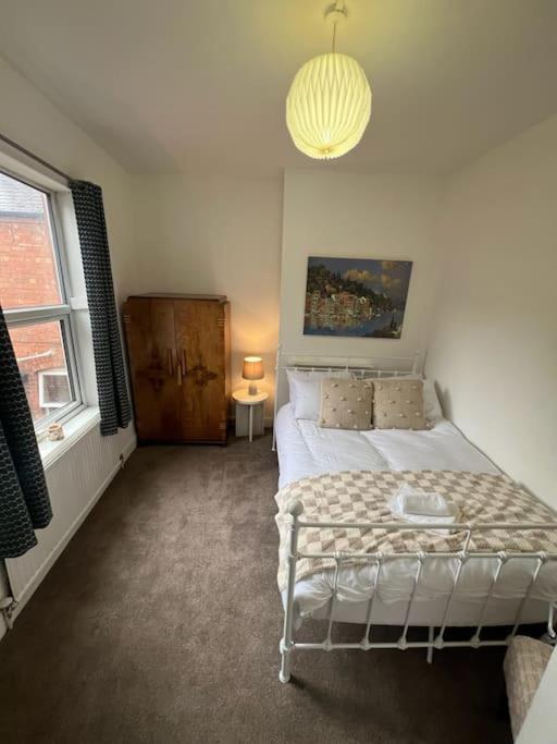 6 Bed House - 12 Minutes To Centre Holiday home