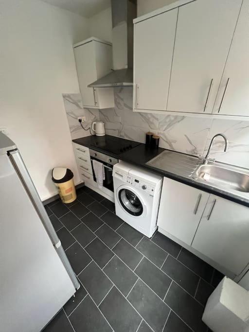 6 Bed House - 12 Minutes To Centre Holiday home Birmingham